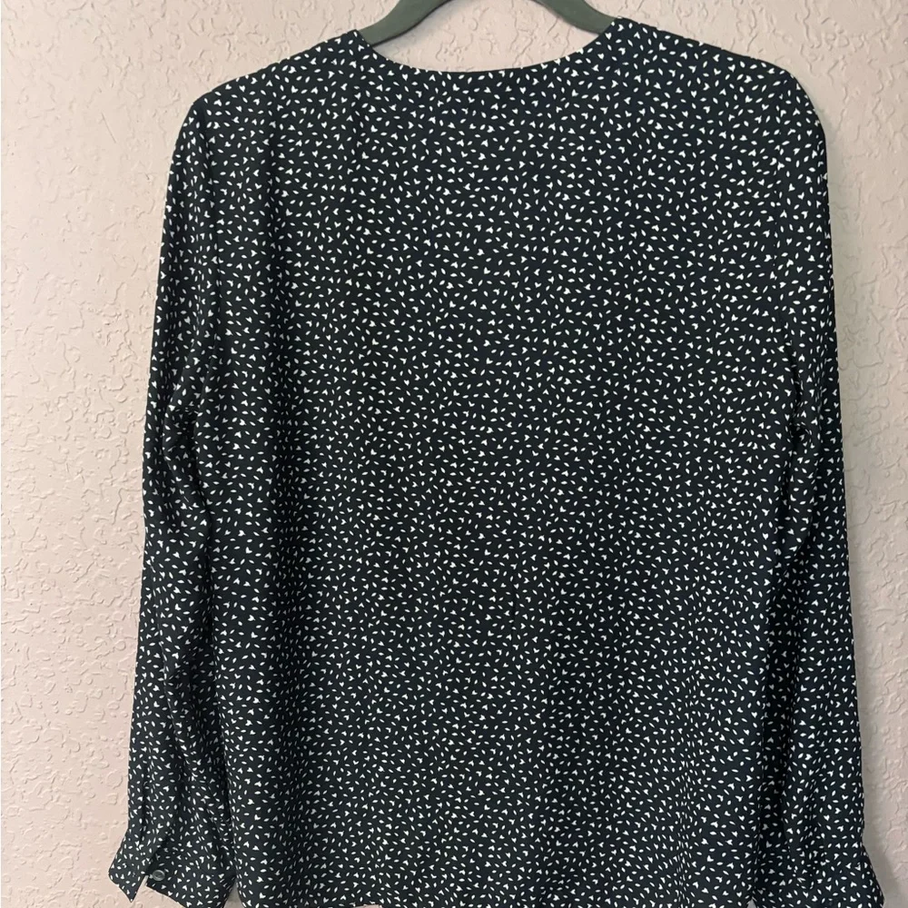 Navy and White Patterned Blouse‎